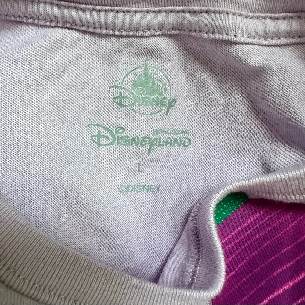 Disneyland Parks Hong Kong Alice in Wonderland Graphic Tee Size Large‎
